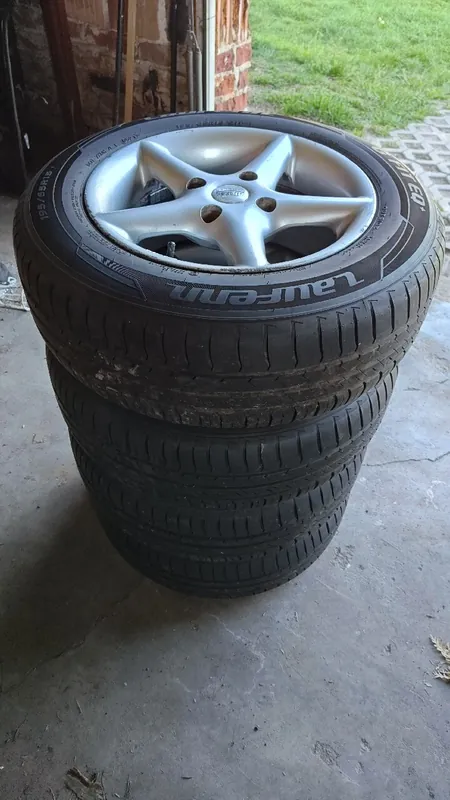Wyprzedaż Alufelgi Volvo + opony letnie 195/65 R15