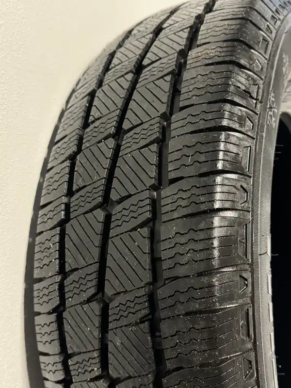 Darmowy zwrot Opona zimowa Sunfull SF-W05, 215/70 R15C 109/107R