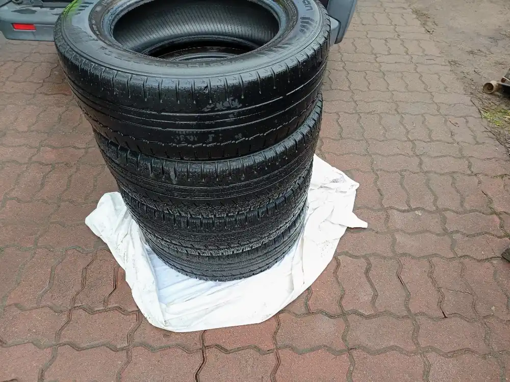 Szybka wysyłka Komplet 4 Opon - 205/65,16C -Wielosezonowe Wzmacniane Rok '20 - Nokian