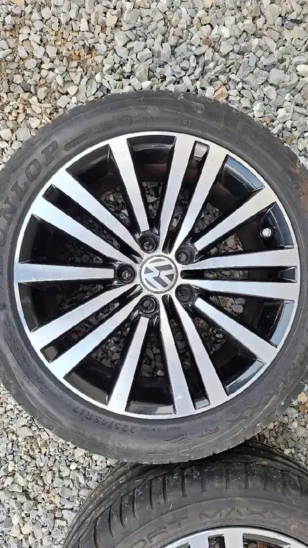 Felgi aluminiowe VW Golf 7 17" z oponami 225/45R17 Dunlop Wysoka jakość