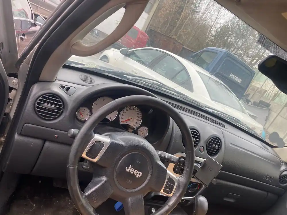 Wyjątkowa oferta *USZKODZONY* JEEP CHEROKEE KJ 2.8 CRD 2003