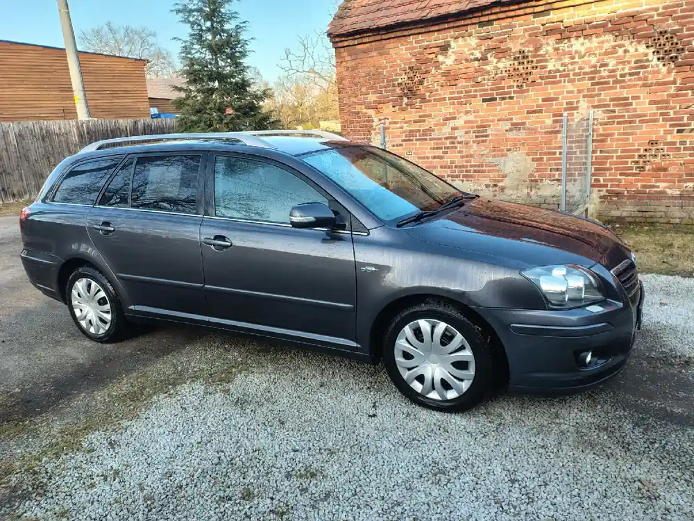 Toyota Avensis 2.2 Nowość