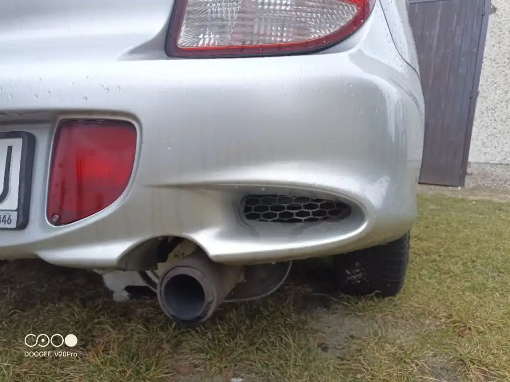 Hyundai Coupe z uszkodzonym silnikiem Zniżka