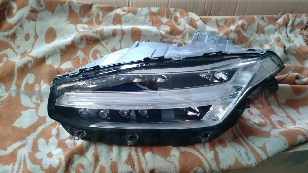 Dodaj do koszyka Lampa lewy przód Volvo XC 90 full LED kompletna 31468918