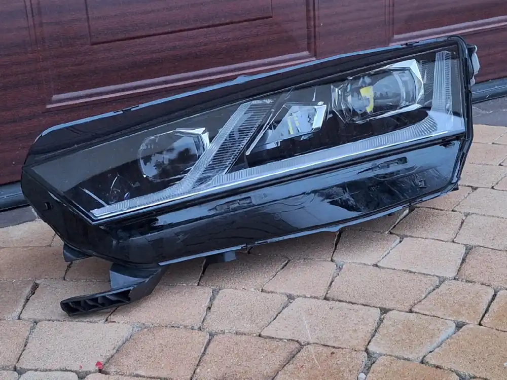 Skoda Octavia IV Reflektor lewy kat 5E4941015B lampa przód full led Europa Obniżka ceny
